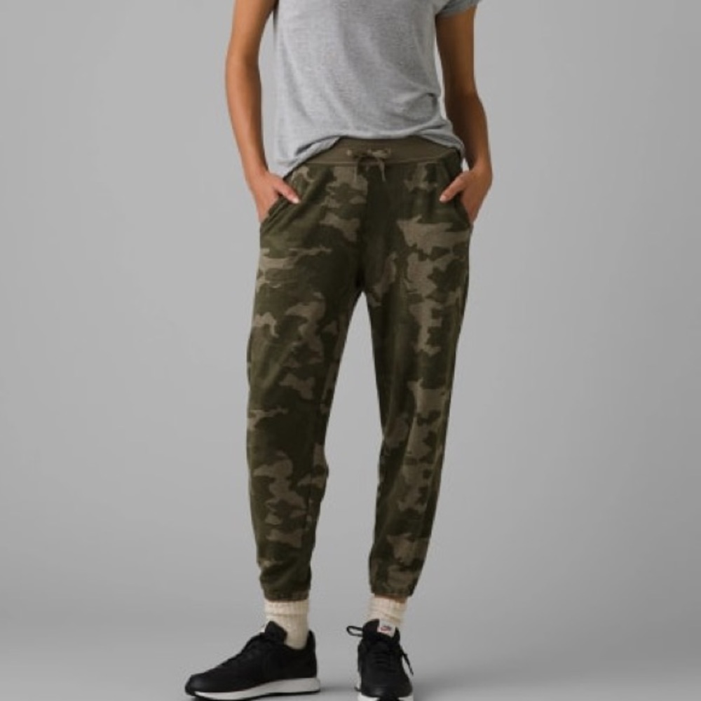 (B51) prAna Women's Camo Cozy Up Ankle Pant Joggers, Size Medium, NWT